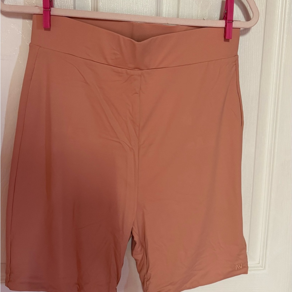 MESHKI Apricot biker shorts